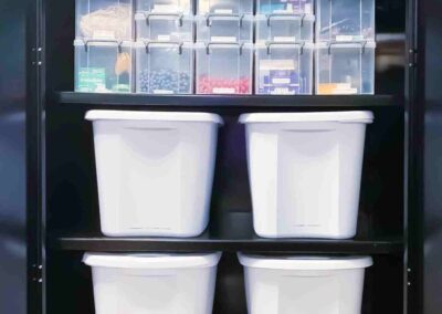 Plastic containers for organizing stuffs