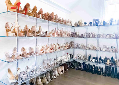 Shelf organizer for high heels