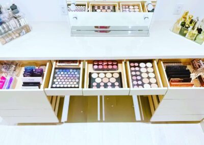 Well organized drawer for eye shadows, blush ons and other make up materials